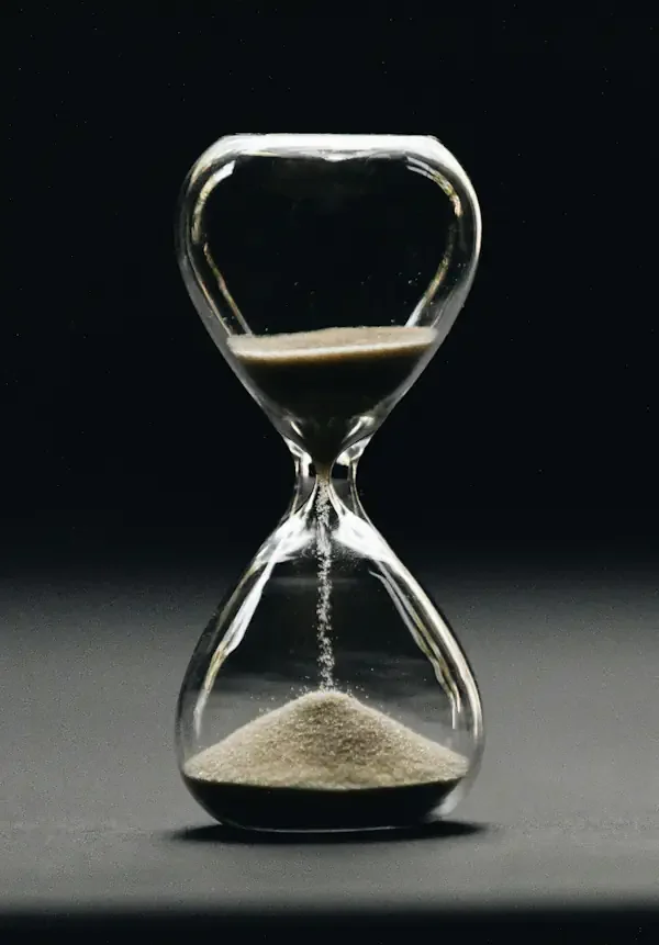 An hourglass indicating the time limit to claim workers compensation